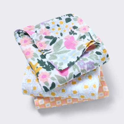 Muslin Swaddle Baby Blanket - Painterly Floral - 3pk - Cloud Island™ 6 Muslin Swaddle Baby Blanket - Painterly Floral - 3pk - Cloud Island™ - Image 4