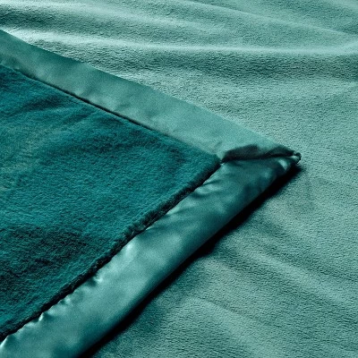 Solid Satin Edge Plush Baby Blanket - Green - Cloud Island™ 4 Solid Satin Edge Plush Baby Blanket - Green - Cloud Island™ - Image 2