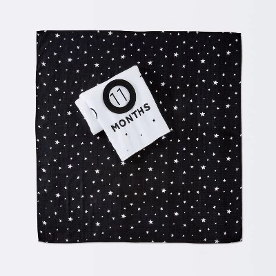 Milestone Swaddle Baby Blanket With Felt Frame - Black And White - Cloud Island™ 4 Milestone Swaddle Baby Blanket With Felt Frame - Black And White - Cloud Island™ - Image 2